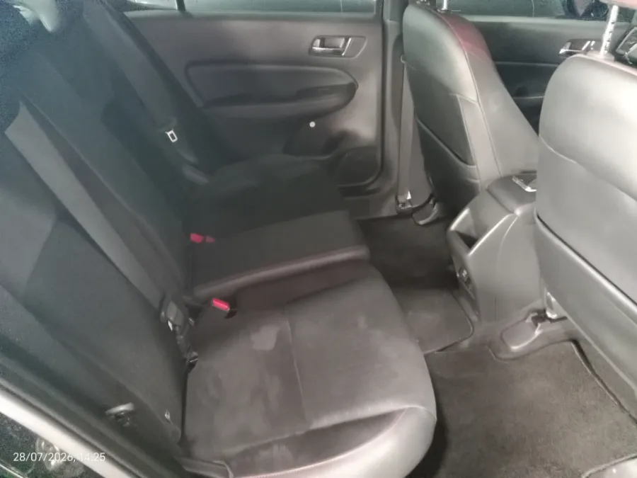 Foto Mobil Bekas Kabin Belakang Honda City 1.5 RS Hatchback tahun 2023