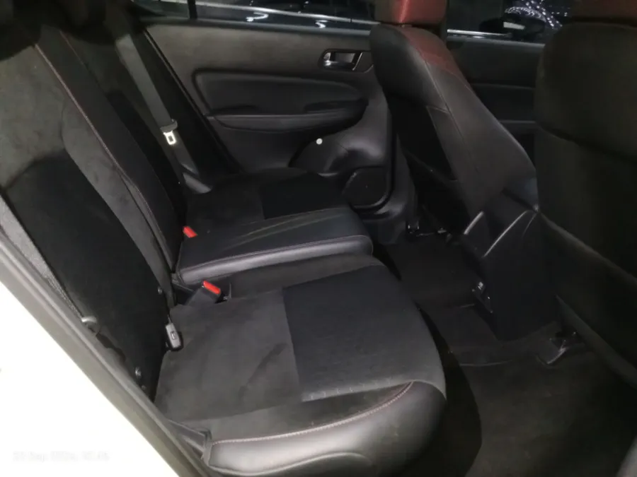 Foto Mobil Bekas Kabin Belakang Honda City 1.5 RS Hatchback tahun 2023