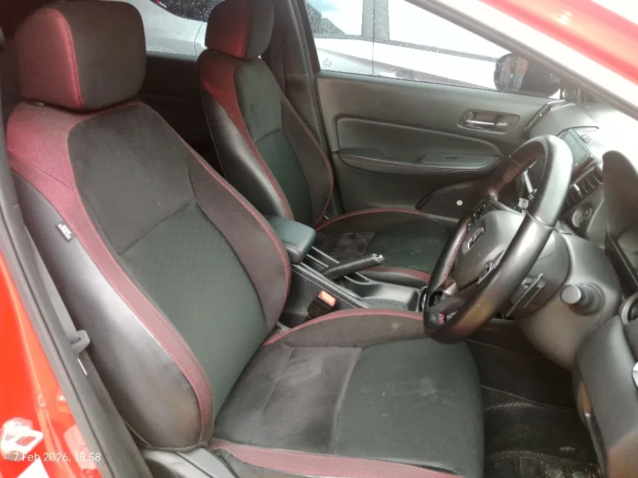 Foto Mobil Bekas Kabin Depan Honda City 1.5 RS Hatchback tahun 2023