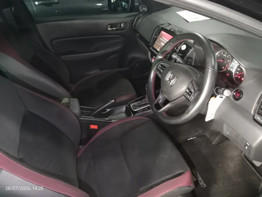 Foto Mobil Bekas Kabin Depan Honda City 1.5 RS Hatchback tahun 2023