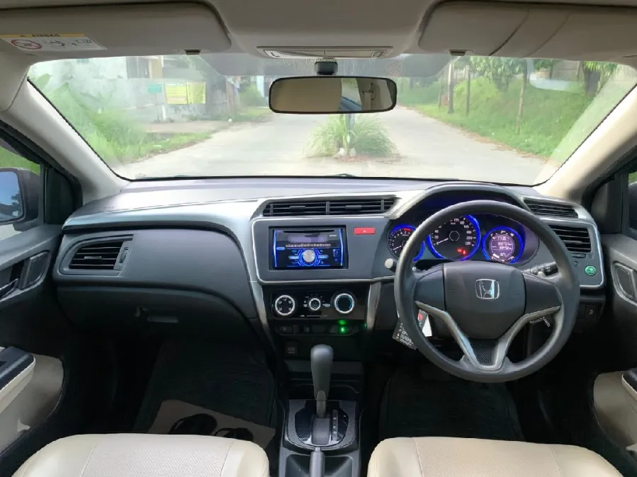 Foto Mobil Bekas Dashboard Honda City 1.5 S tahun 2014