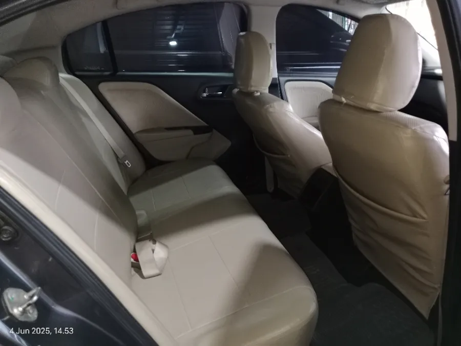 Foto Mobil Bekas Kabin Belakang Honda City 1.5 S tahun 2014