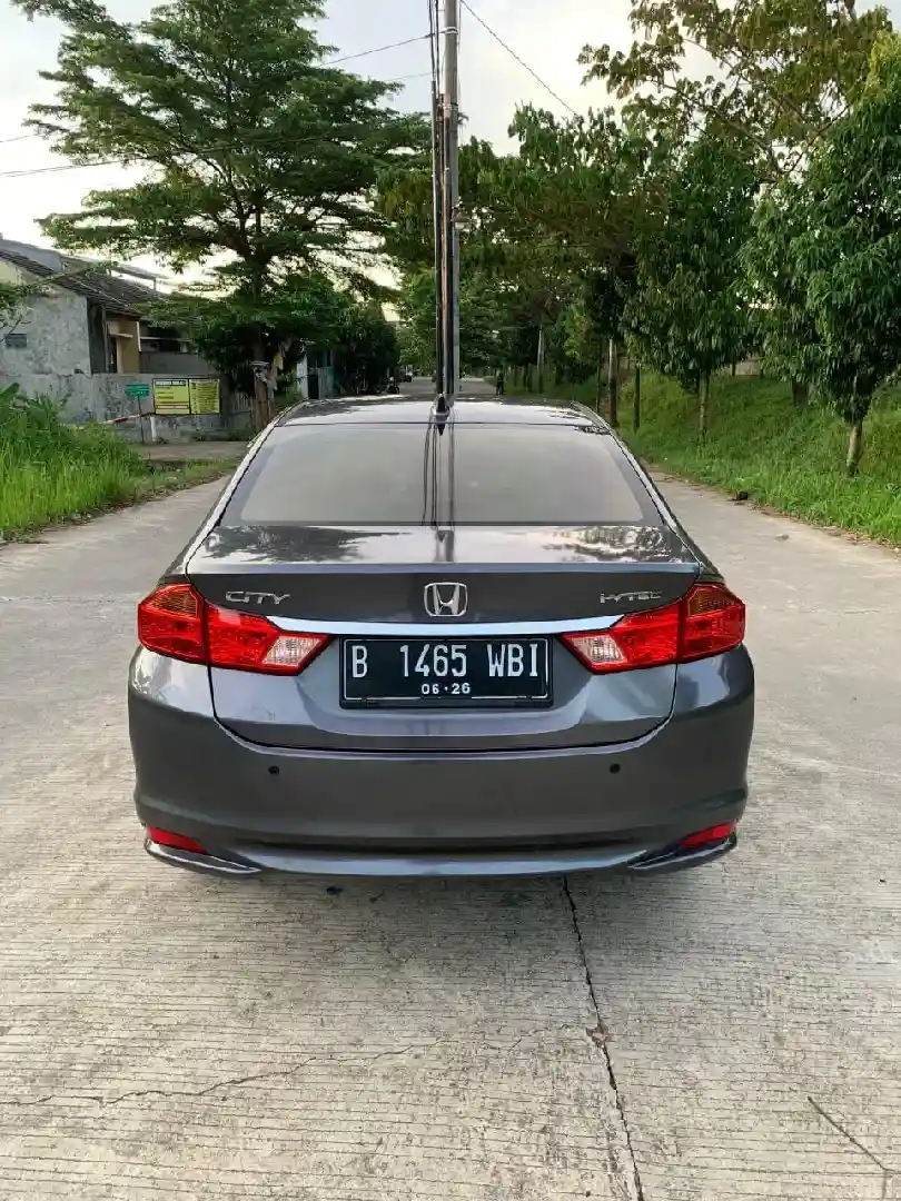 Foto Mobil Bekas Tampak Belakang Honda City 1.5 S tahun 2014