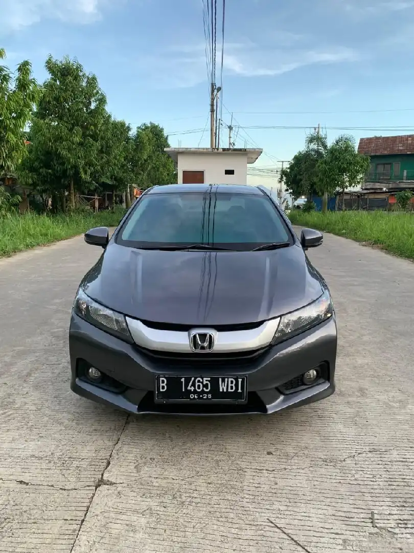 Foto Mobil Bekas Tampak Depan Honda City 1.5 S tahun 2014