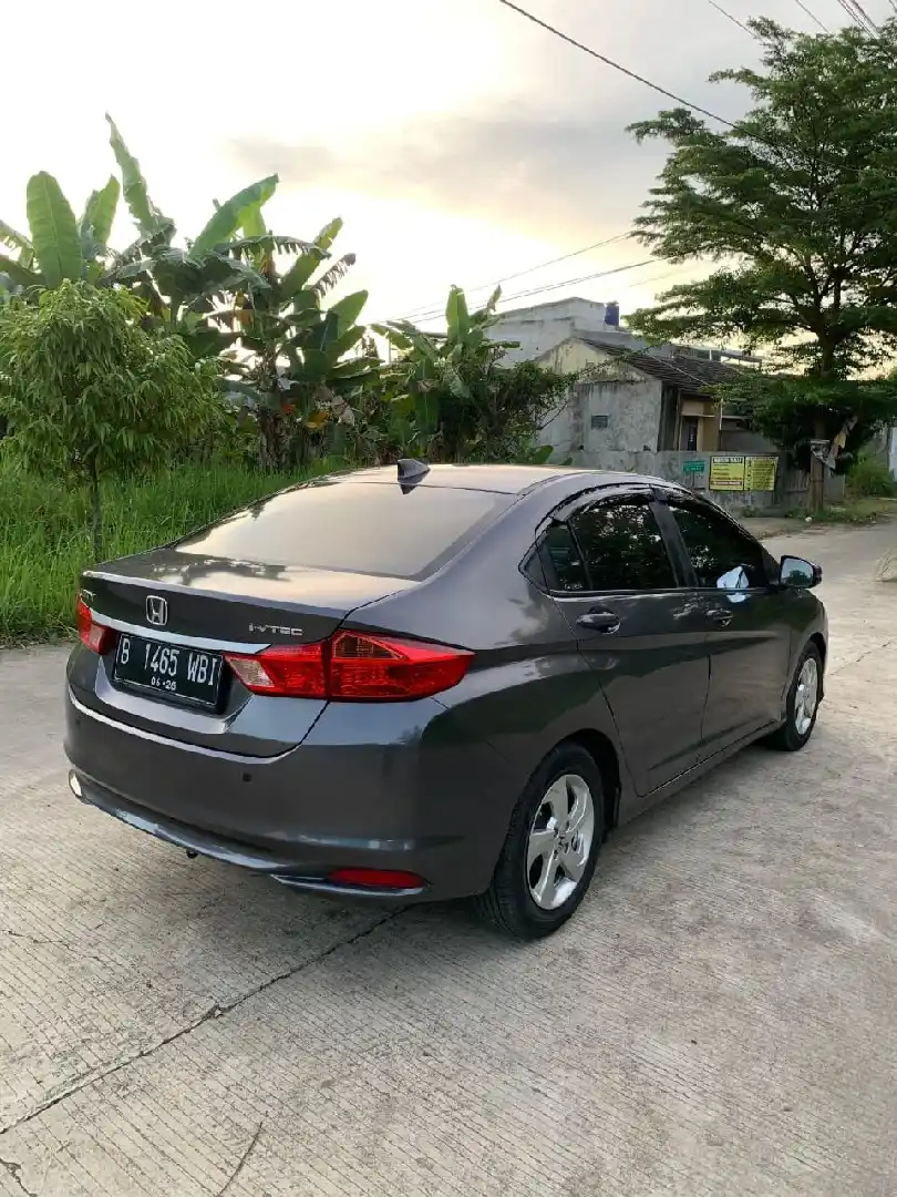 Foto Mobil Bekas Tampak Samping Honda City 1.5 S tahun 2014