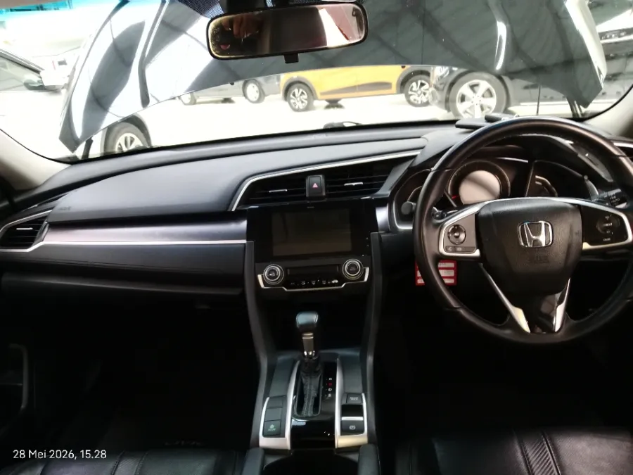 Foto Mobil Bekas Dashboard Honda Civic 1.5 tahun 2016