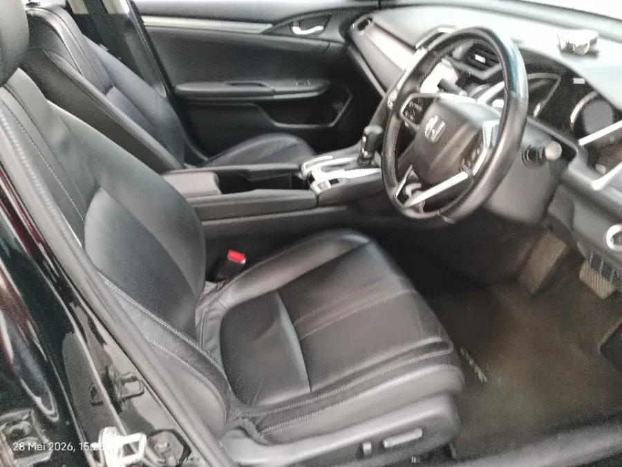 Foto Mobil Bekas Kabin Depan Honda Civic 1.5 tahun 2016