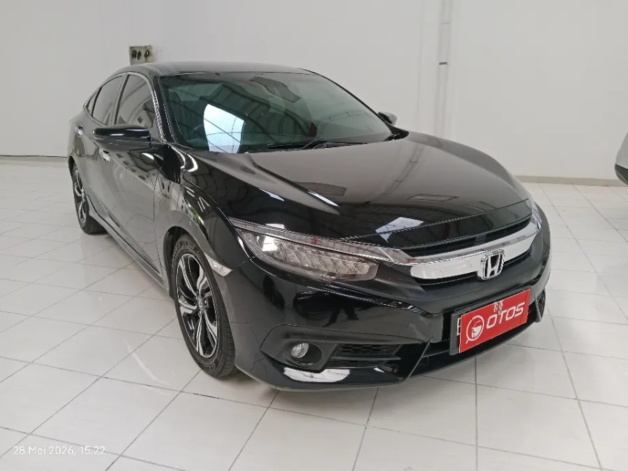 Foto Mobil Bekas Kanan Depan Honda Civic 1.5 tahun 2016