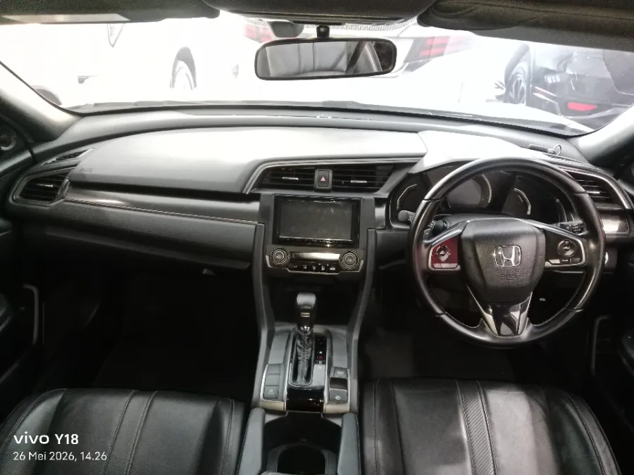 Foto Mobil Bekas Dashboard Honda Civic 1.5 tahun 2018