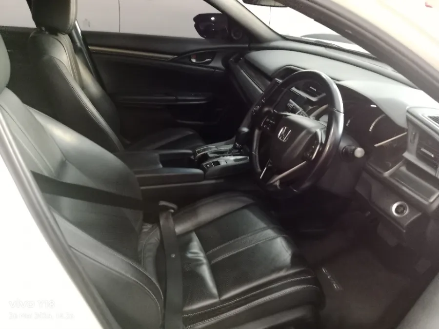 Foto Mobil Bekas Kabin Depan Honda Civic 1.5 tahun 2018