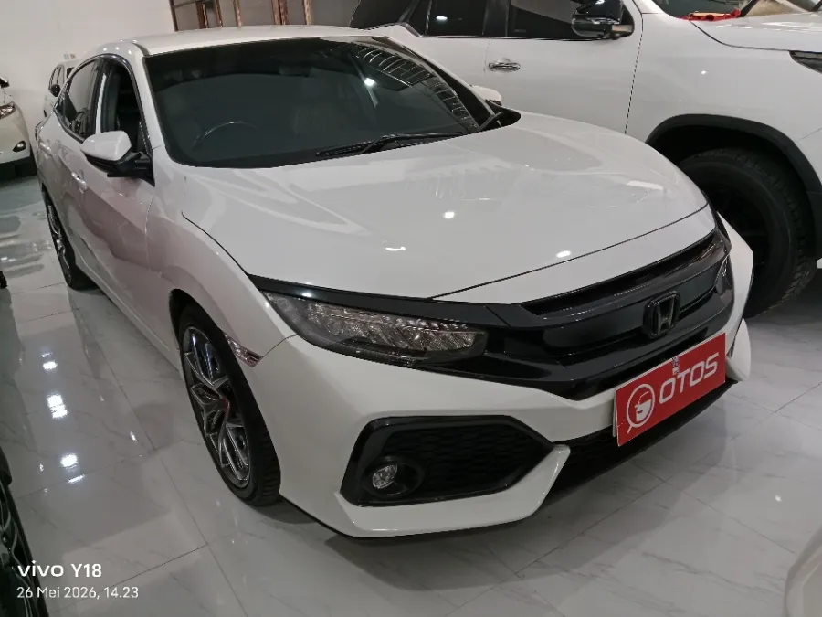 Foto Mobil Bekas Kanan Depan Honda Civic 1.5 tahun 2018