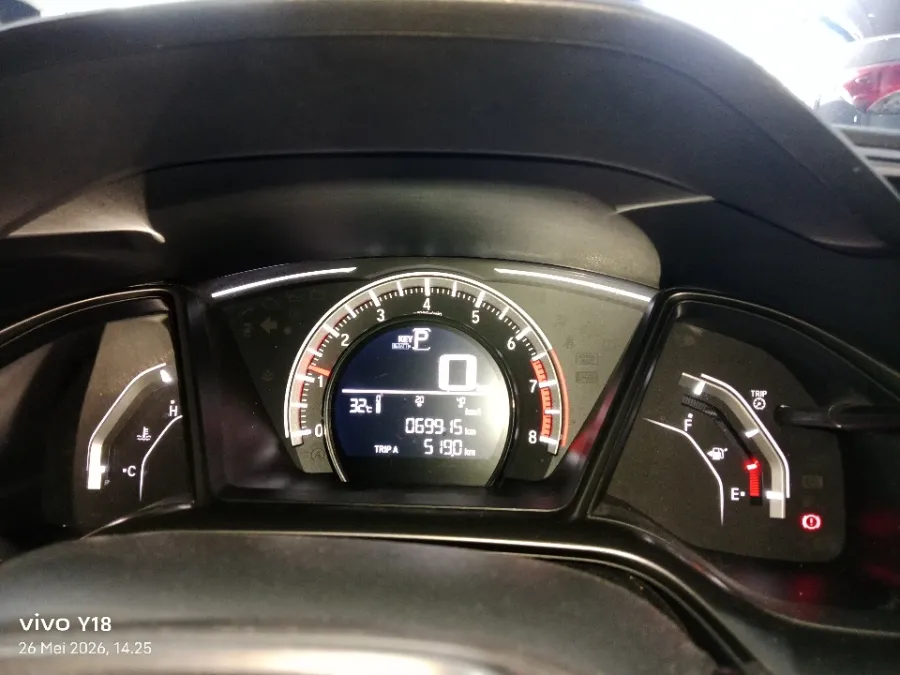 Foto Mobil Bekas Odometer Honda Civic 1.5 tahun 2018