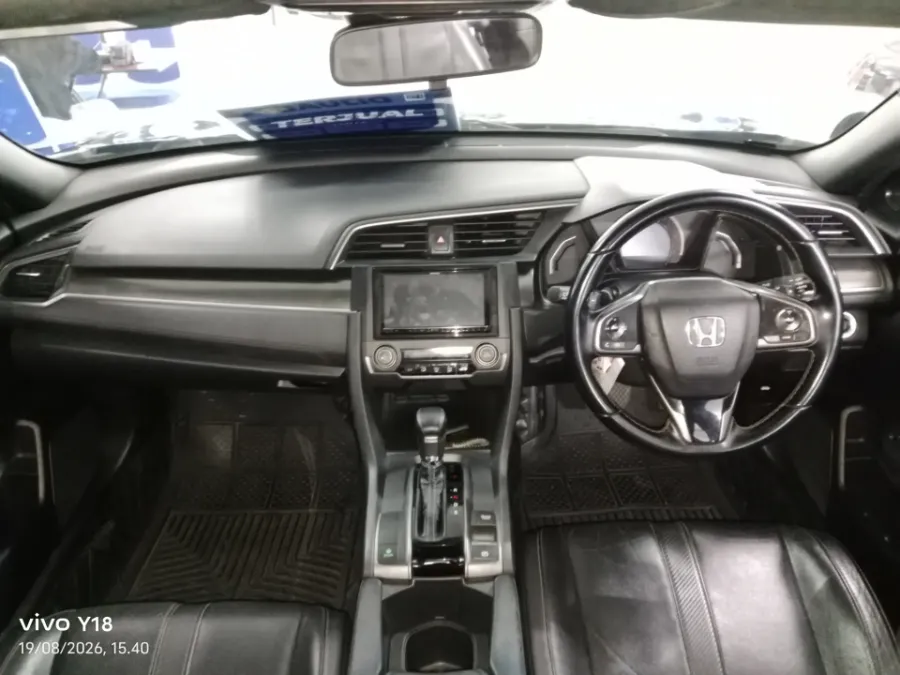 Foto Mobil Bekas Dashboard Honda Civic 1.5 E tahun 2017