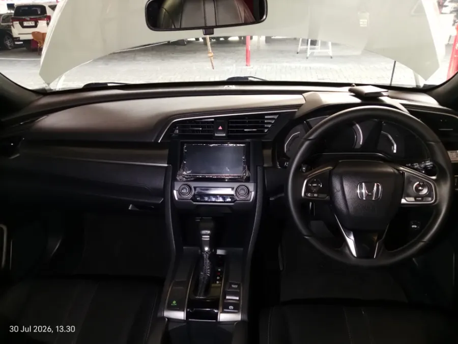 Foto Mobil Bekas Dashboard Honda Civic 1.5 E tahun 2018