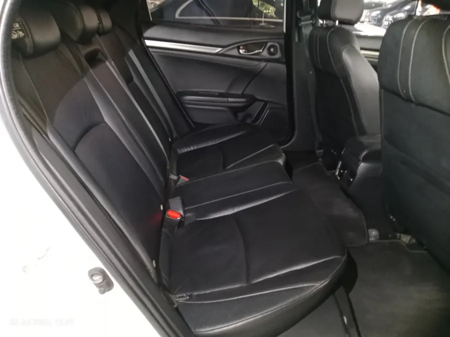 Foto Mobil Bekas Kabin Belakang Honda Civic 1.5 E tahun 2018