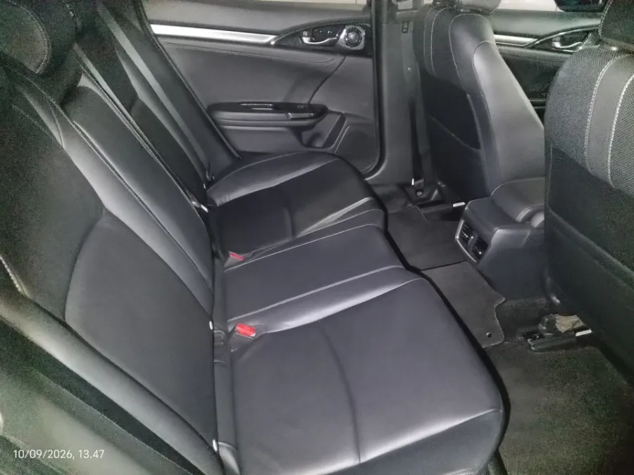 Foto Mobil Bekas Kabin Belakang Honda Civic 1.5 E tahun 2018