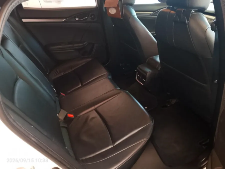 Foto Mobil Bekas Kabin Belakang Honda Civic 1.5 E tahun 2018