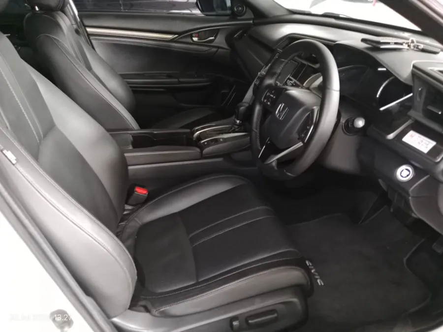 Foto Mobil Bekas Kabin Depan Honda Civic 1.5 E tahun 2018
