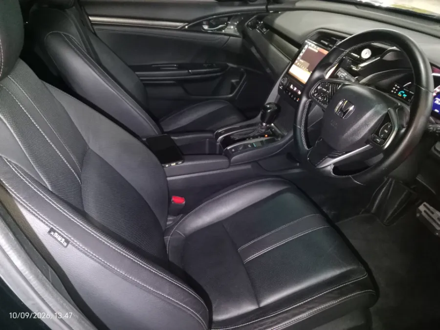 Foto Mobil Bekas Kabin Depan Honda Civic 1.5 E tahun 2018