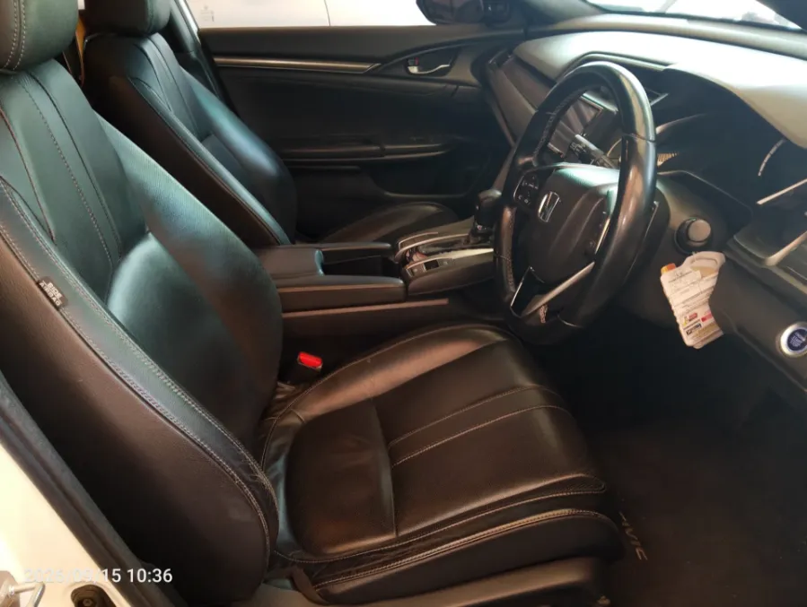 Foto Mobil Bekas Kabin Depan Honda Civic 1.5 E tahun 2018