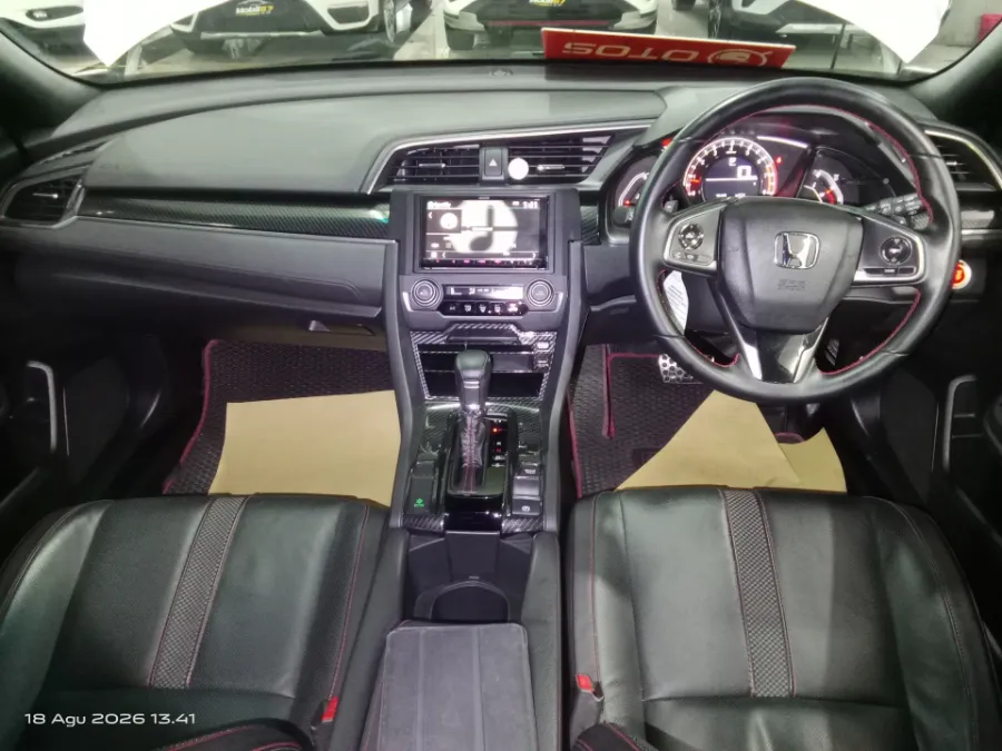 Foto Mobil Bekas Dashboard Honda Civic 1.5 E tahun 2020