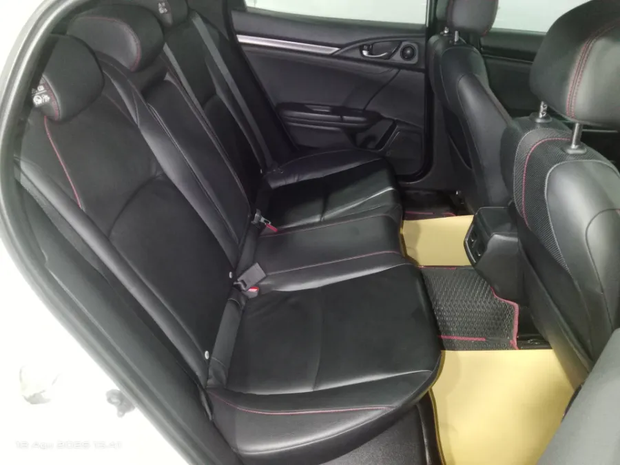 Foto Mobil Bekas Kabin Belakang Honda Civic 1.5 E tahun 2020
