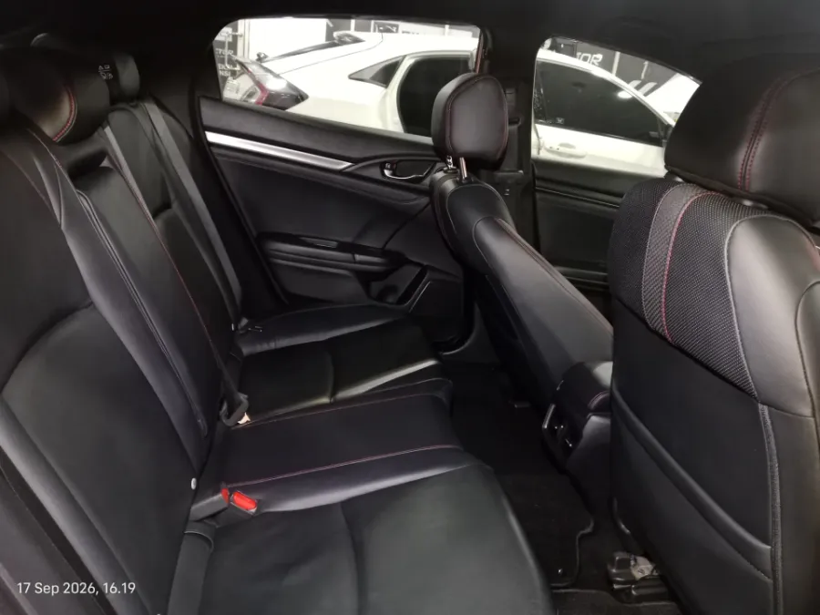 Foto Mobil Bekas Kabin Belakang Honda Civic 1.5 E tahun 2020