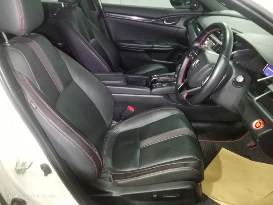 Foto Mobil Bekas Kabin Depan Honda Civic 1.5 E tahun 2020
