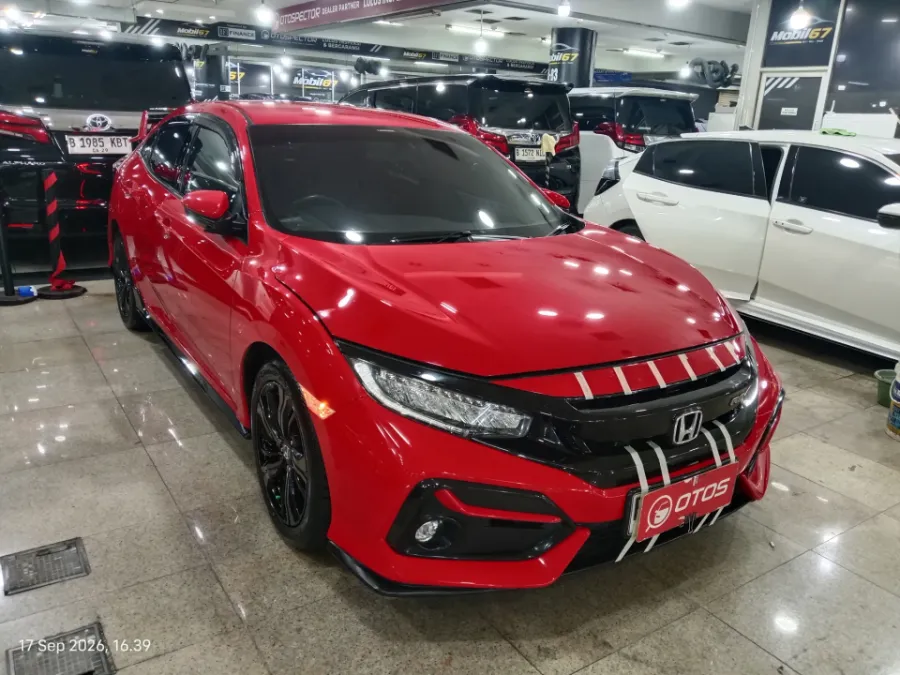 Foto Mobil Bekas Kanan Depan Honda Civic 1.5 E tahun 2020