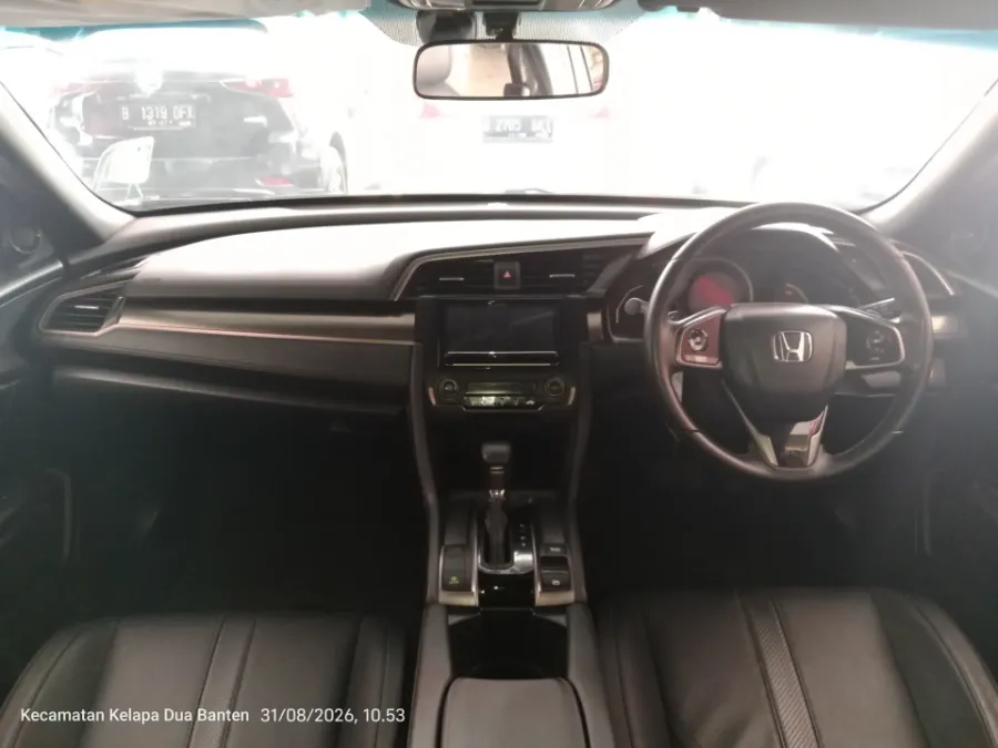 Foto Mobil Bekas Dashboard Honda Civic 1.5 E Hatchback tahun 2019