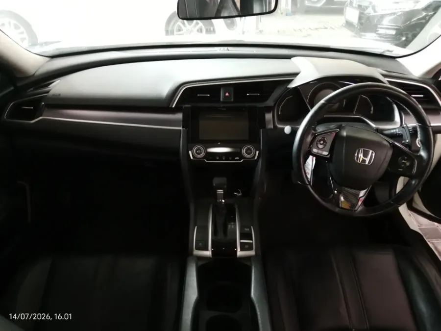 Foto Mobil Bekas Dashboard Honda Civic 1.5 ES tahun 2016