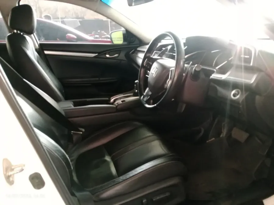 Foto Mobil Bekas Kabin Depan Honda Civic 1.5 ES tahun 2016