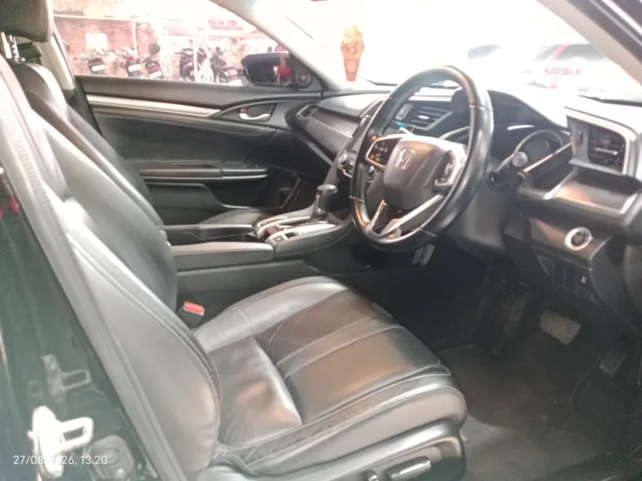 Foto Mobil Bekas Kabin Depan Honda Civic 1.5 ES tahun 2016