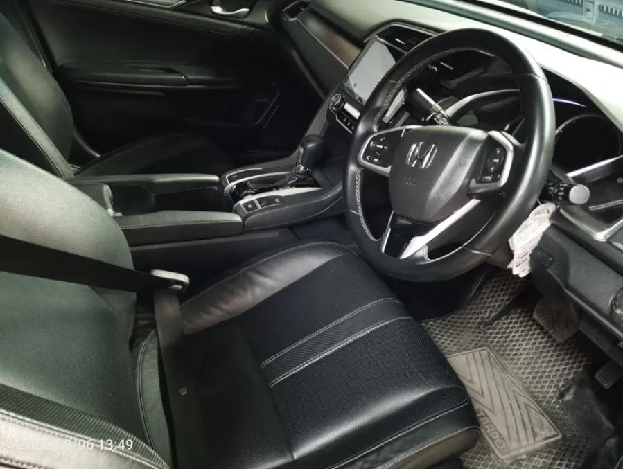 Foto Mobil Bekas Kabin Depan Honda Civic 1.5 ES tahun 2017