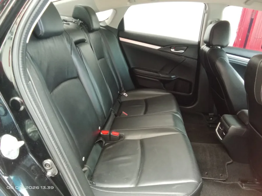Foto Mobil Bekas Kabin Belakang Honda Civic 1.5 ES tahun 2018