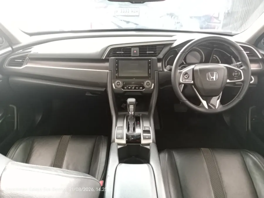 Foto Mobil Bekas Dashboard Honda Civic 1.5 ES tahun 2020