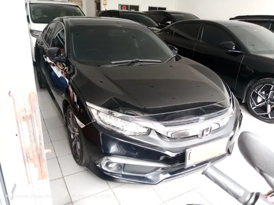 Foto Mobil Bekas Kanan Depan Honda Civic 1.5 ES tahun 2020