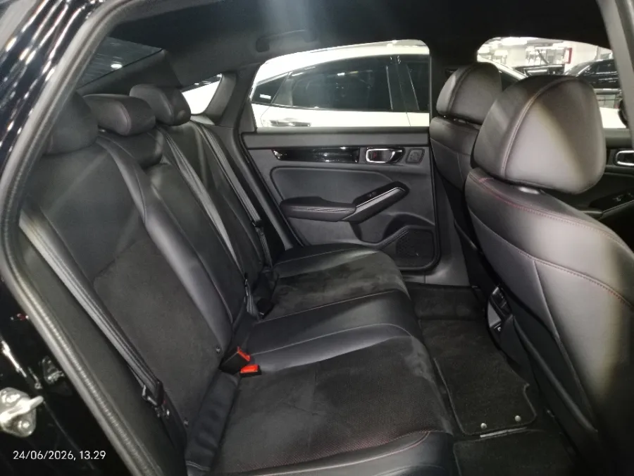 Foto Mobil Bekas Kabin Belakang Honda Civic 1.5 RS tahun 2022