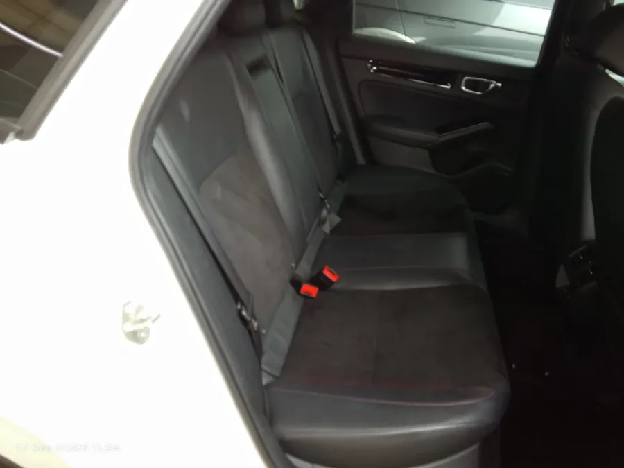 Foto Mobil Bekas Kabin Belakang Honda Civic 1.5 RS tahun 2022