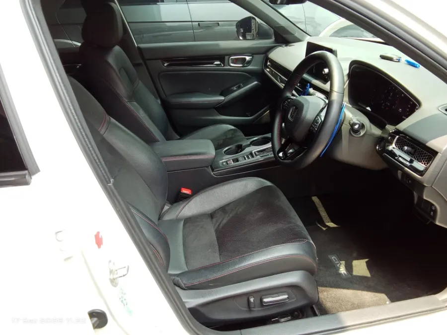 Foto Mobil Bekas Kabin Depan Honda Civic 1.5 RS tahun 2022