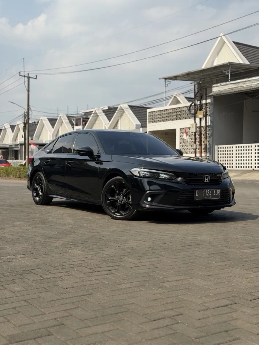 Foto Mobil Bekas Kanan Depan Honda Civic 1.5 RS tahun 2022
