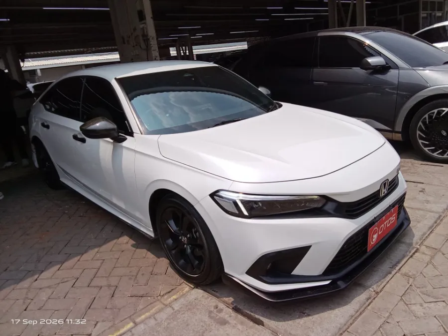 Foto Mobil Bekas Kanan Depan Honda Civic 1.5 RS tahun 2022