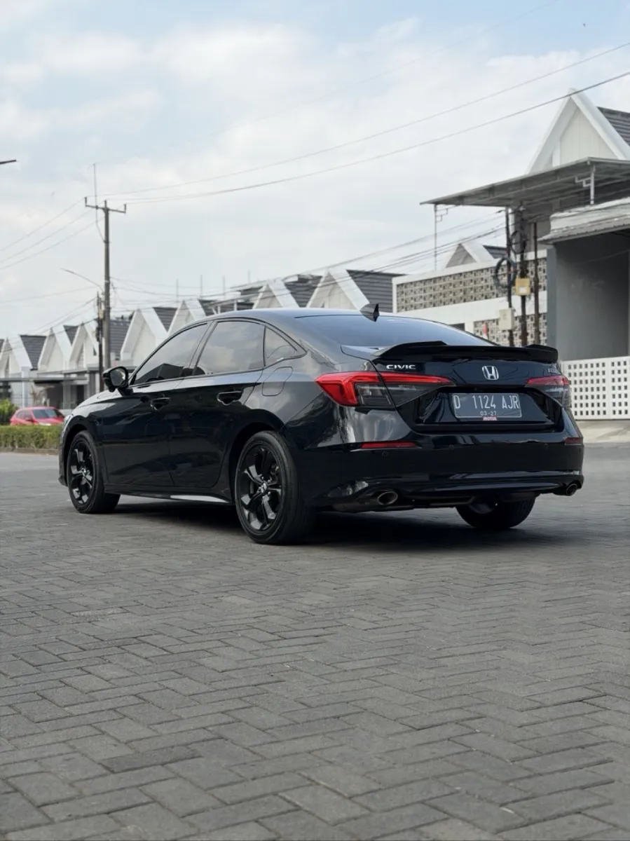 Foto Mobil Bekas Kiri Belakang Honda Civic 1.5 RS tahun 2022