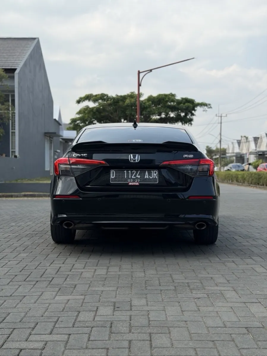 Foto Mobil Bekas Tampak Belakang Honda Civic 1.5 RS tahun 2022