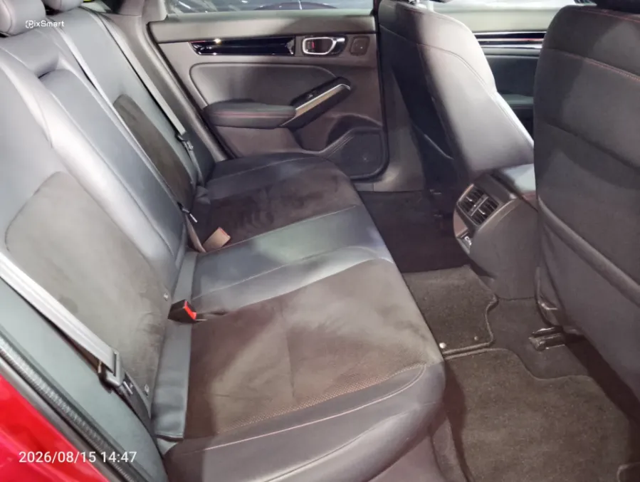Foto Mobil Bekas Kabin Belakang Honda Civic 1.5 RS tahun 2023