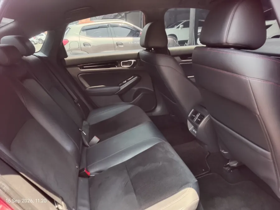 Foto Mobil Bekas Kabin Belakang Honda Civic 1.5 RS tahun 2023