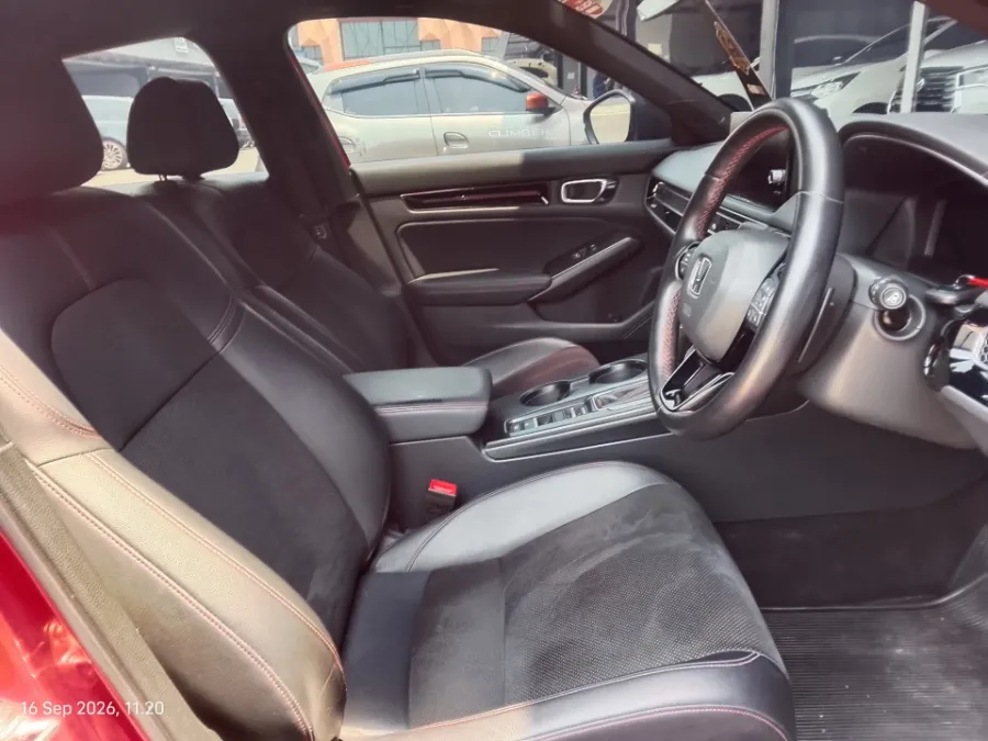 Foto Mobil Bekas Kabin Depan Honda Civic 1.5 RS tahun 2023