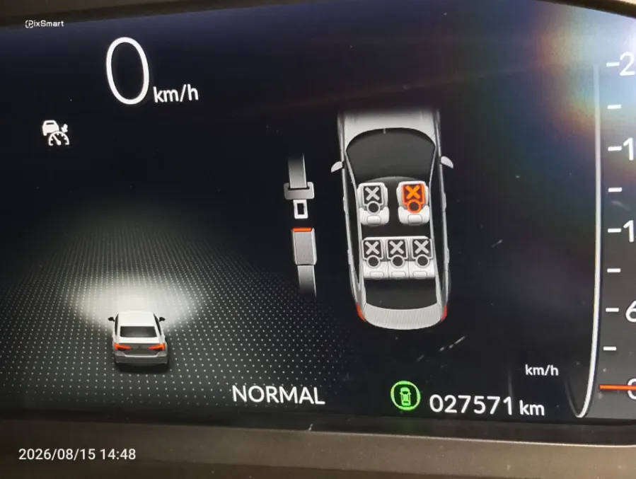 Foto Mobil Bekas Odometer Honda Civic 1.5 RS tahun 2023
