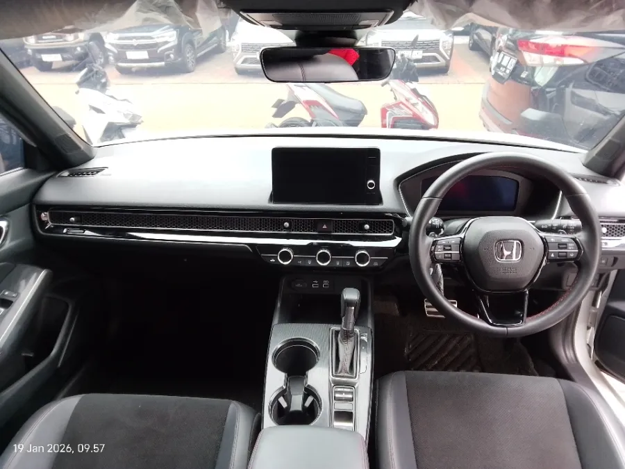 Foto Mobil Bekas Dashboard Honda Civic 1.5 RS tahun 2024