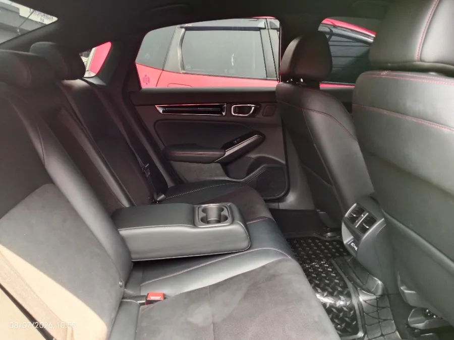Foto Mobil Bekas Kabin Belakang Honda Civic 1.5 RS tahun 2024